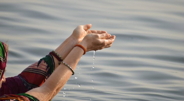 अगर आप के घर में भी है गंगा जल तो जरुर पढ़ें