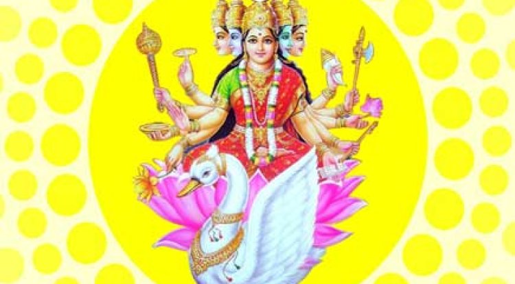 माँ गायत्री कौन है , हिन्दू धर्म में देवी का महत्व और परिचय