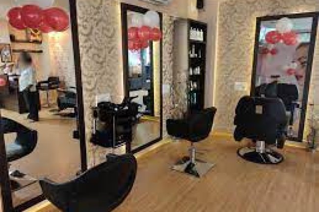 ऐसा होना चाहिए ब्यूटी पार्लर, कहां लगाया जाए आइना