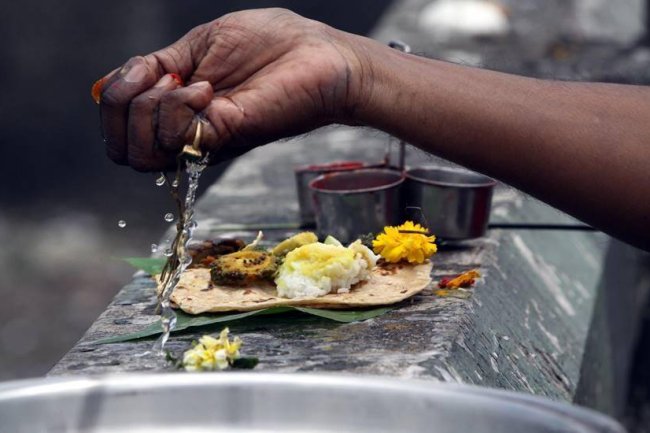 किस तरह से करें पितरों का तर्पण