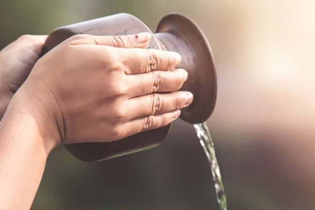 व्यक्ति की जेब खाली कर देते हैं कुंडली में मौजूद ये 3 ग्रह, जानें इनसे बचने के उपाय