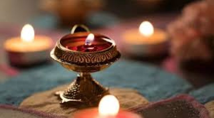 पूजा में दीपक का महत्व और इसे जलाते समय रखें ये बातें ध्यान